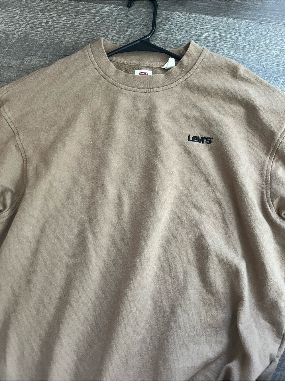 Levi's Men's Crewneck Sweatshirt in Tan with Black Logo